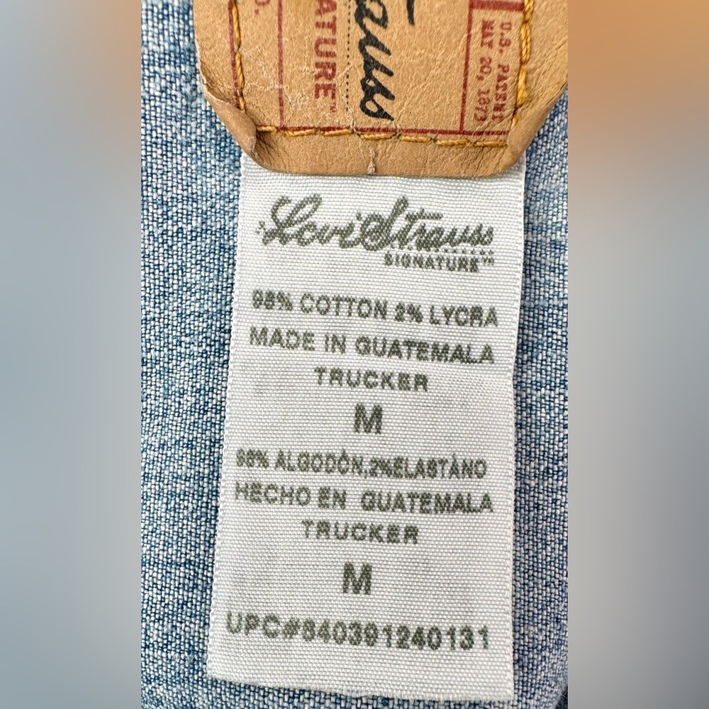 Levi’s Girl’s Blue Jean Jacket Denim Classic Trucker Distressed Pockets Sz M - Picture 5 of 6